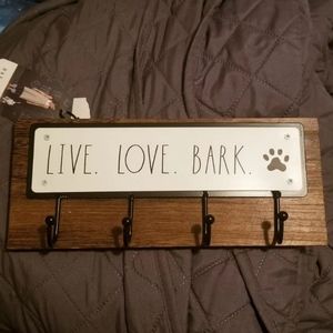 Rae Dunn leash holder NWT